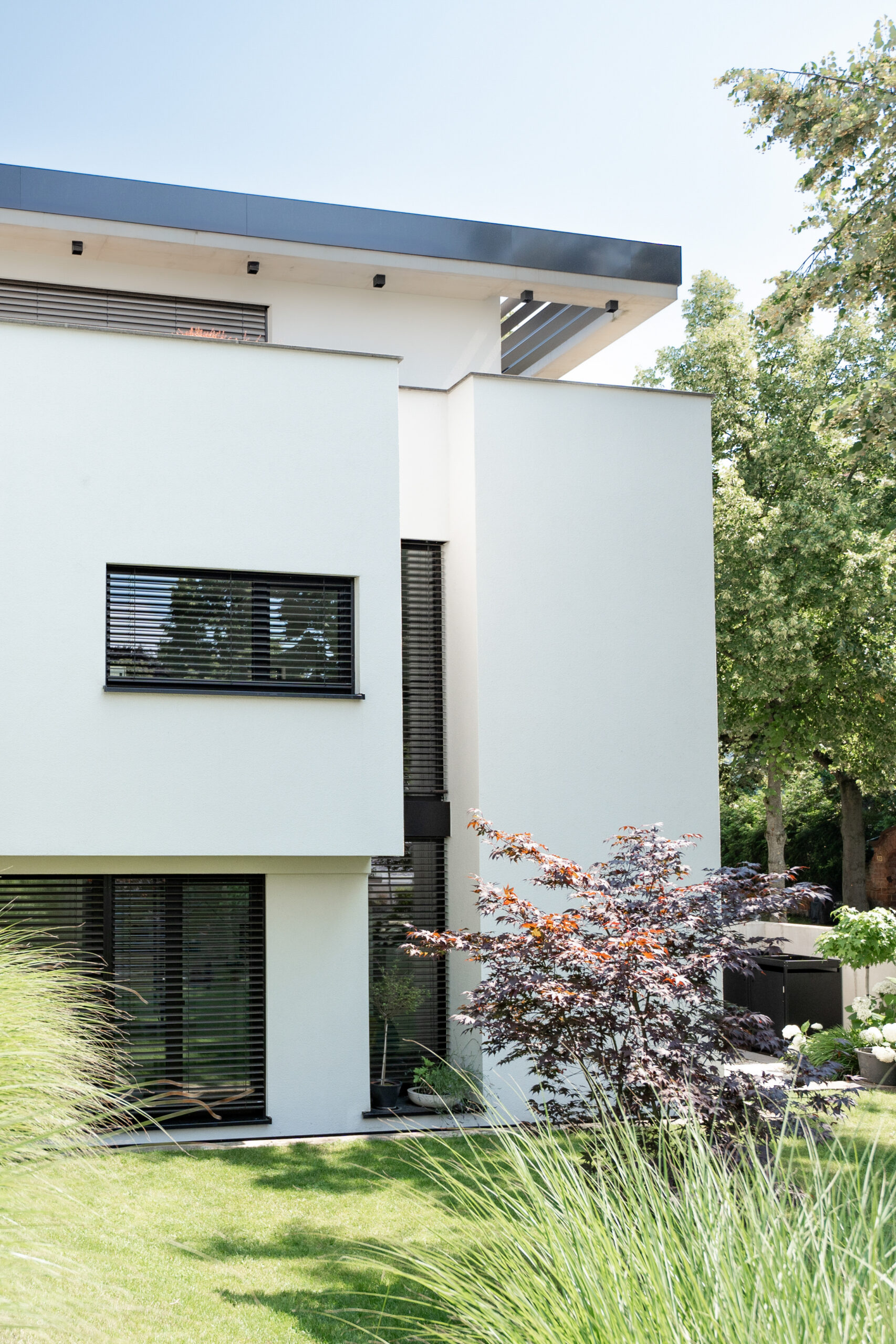 Haus WIE – Fassadendetail der gestaffelten Kuben mit Fensterbändern